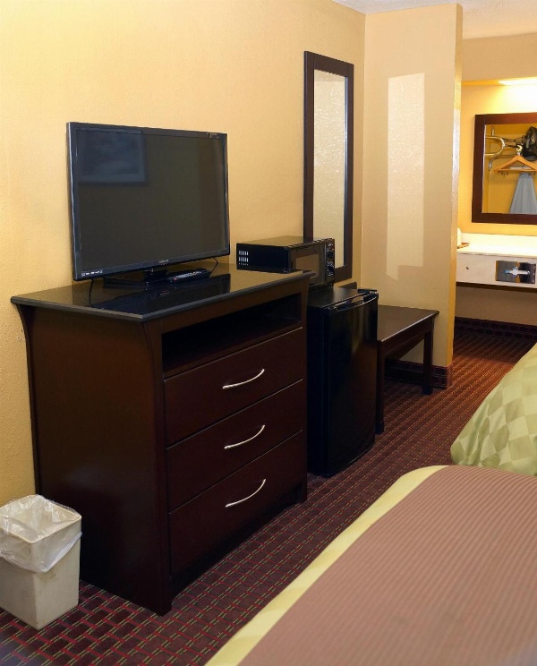 Executive Inn Opp image 21