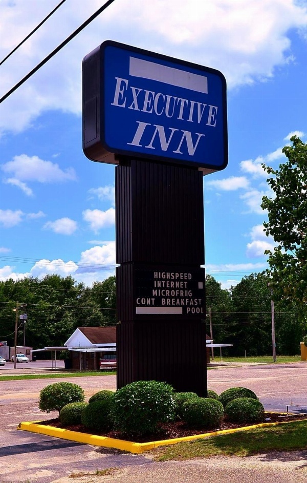 Executive Inn Opp image 6