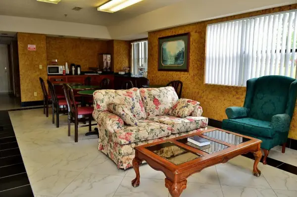 Executive Inn Opp Main image