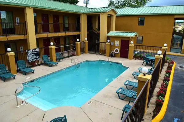 Executive Inn Opp 5