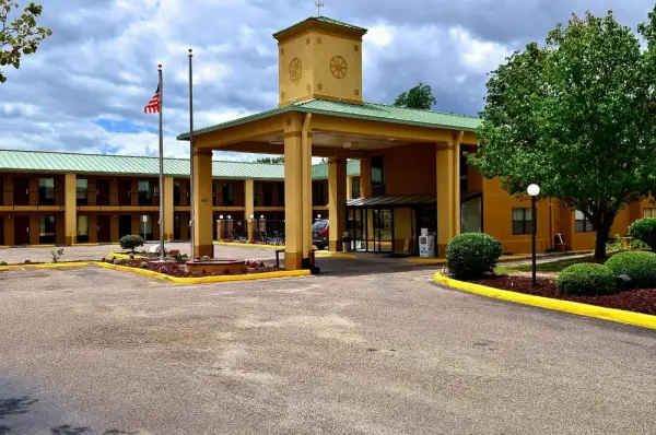 Executive Inn Opp 7